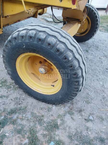New Holland 8040