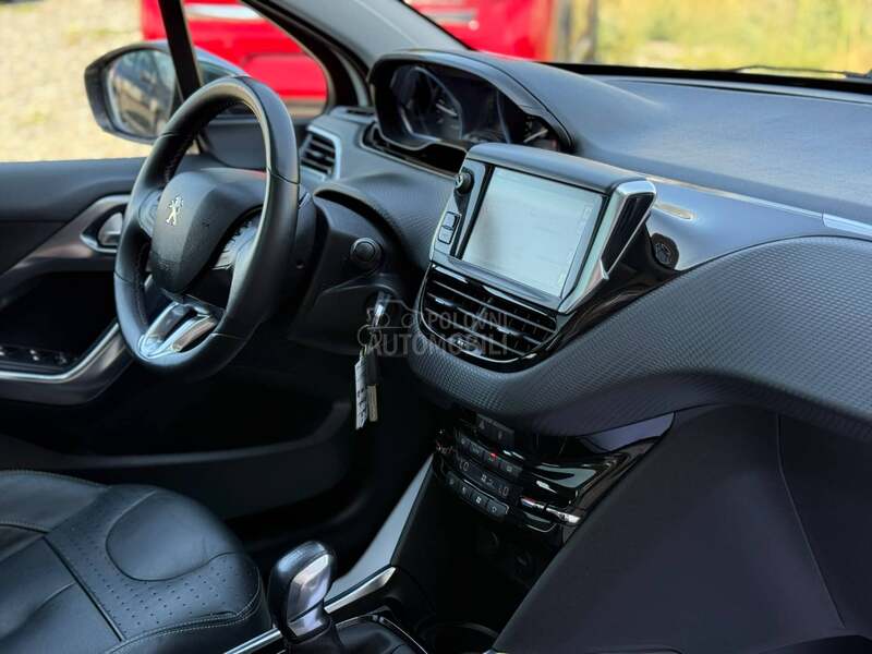 Peugeot 2008 1.6 eHDI FELINE PANO