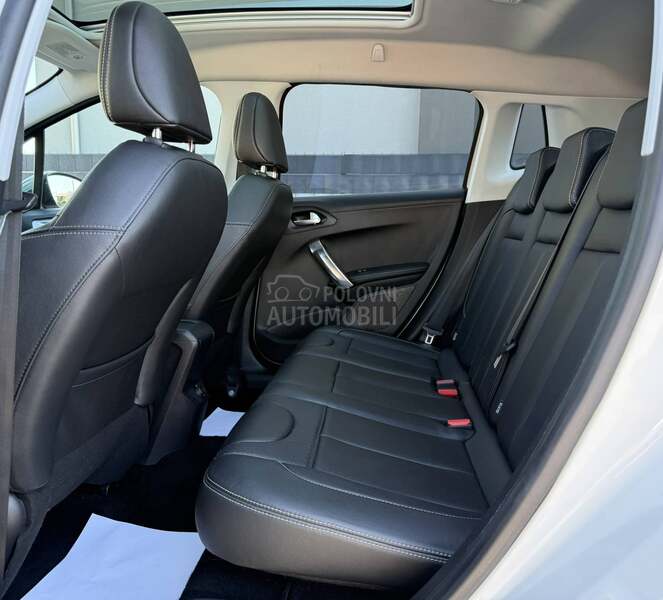 Peugeot 2008 1.6 eHDI FELINE PANO