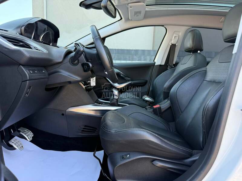 Peugeot 2008 1.6 eHDI FELINE PANO