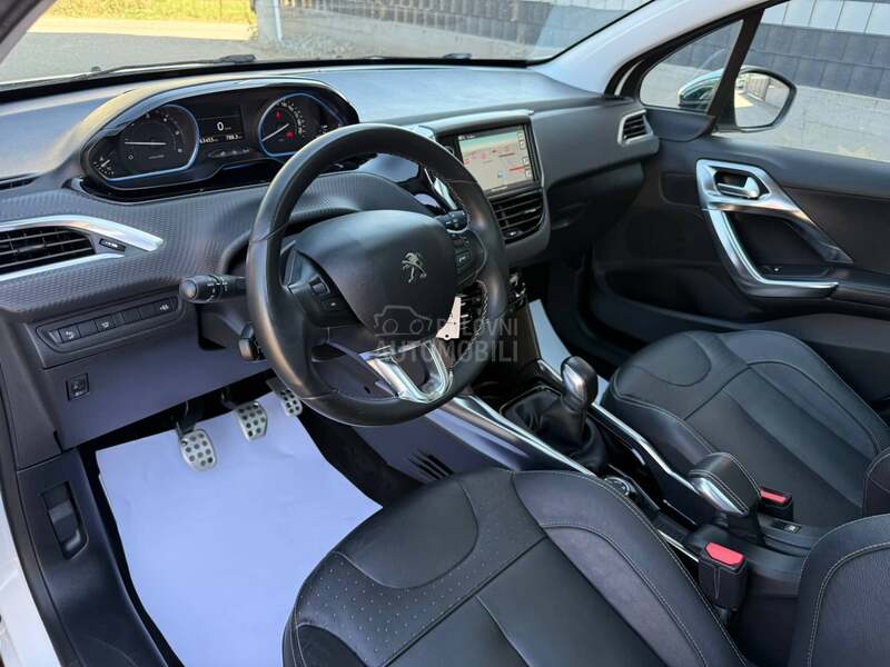 Peugeot 2008 1.6 eHDI FELINE PANO