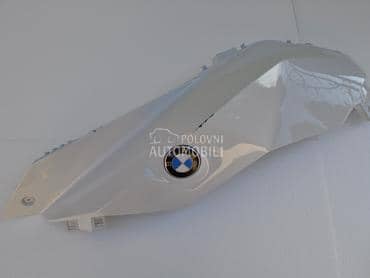 BMW F900 XR bocna plastika