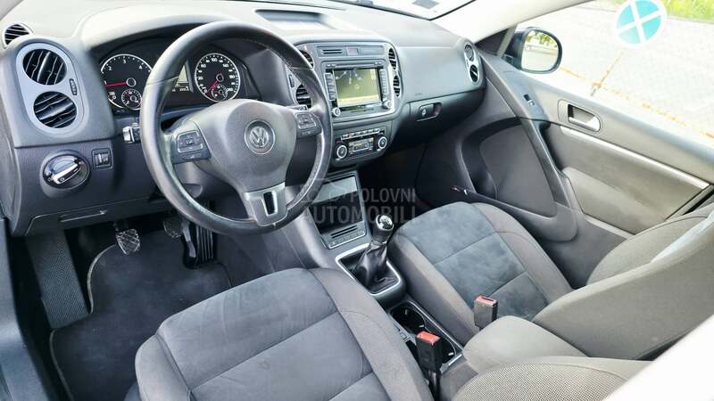Volkswagen Tiguan 2,0TDI R-LINE NAVl