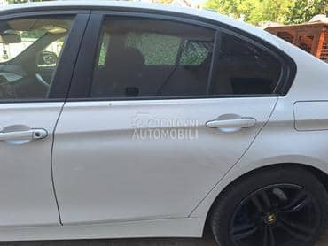 Vrata zadnja leva bela F30 za BMW 315, 316, 318 ... od 2011. do 2018. god.