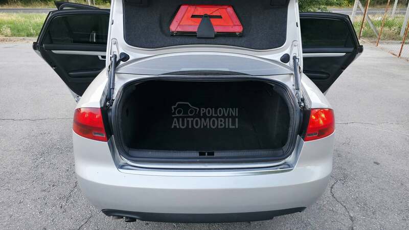 Audi A4 2,0TDI DIODA S-LINE