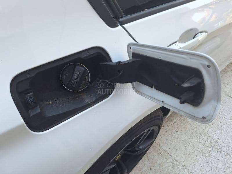 Poklopac rezervoara beli F30