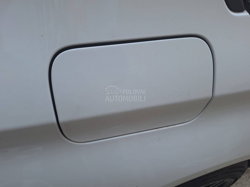 Poklopac rezervoara beli F30