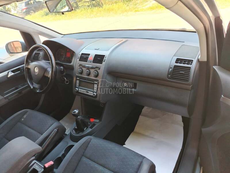 Volkswagen Touran 2.0 CNG 7 SEDISTA