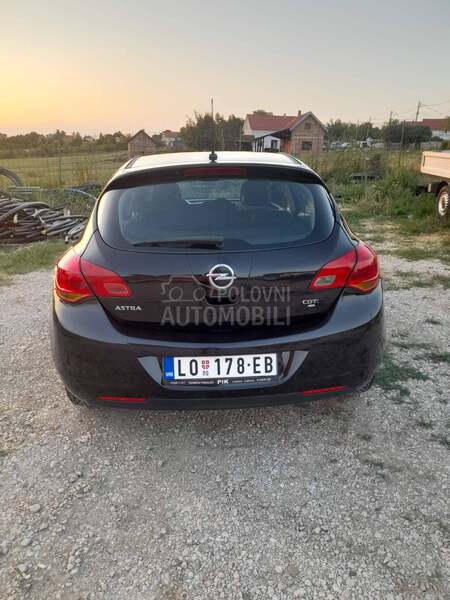 Opel Astra J 