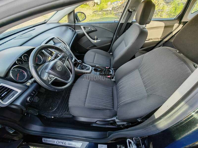 Opel Astra J 