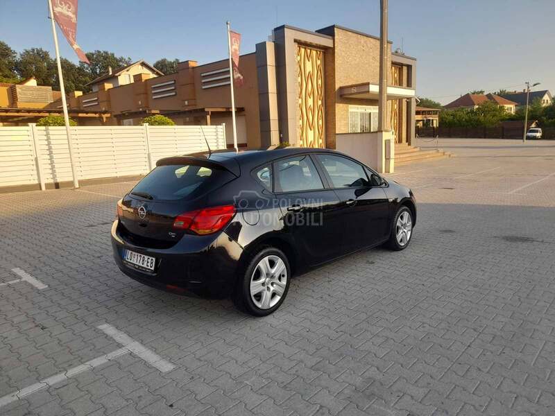Opel Astra J 