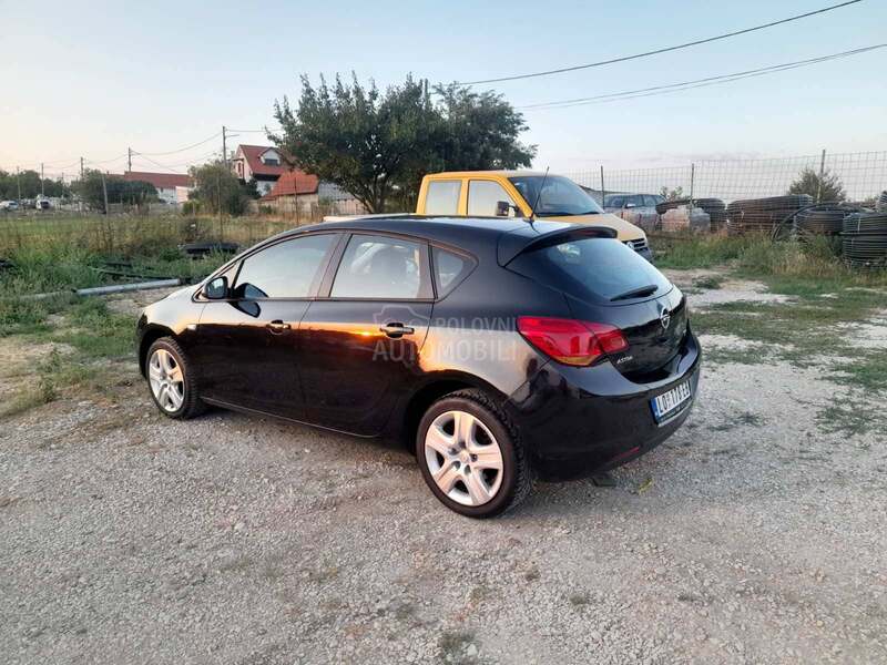Opel Astra J 