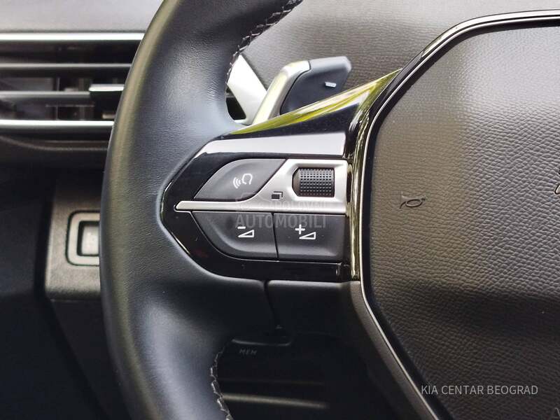 Peugeot 3008 1.2 ALLURE A/T