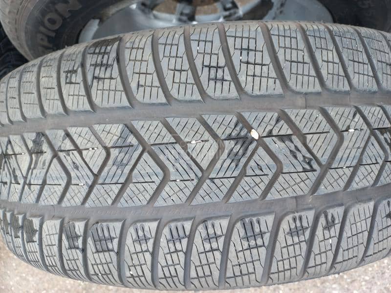 Pirelli 255/55 R18 Zimska