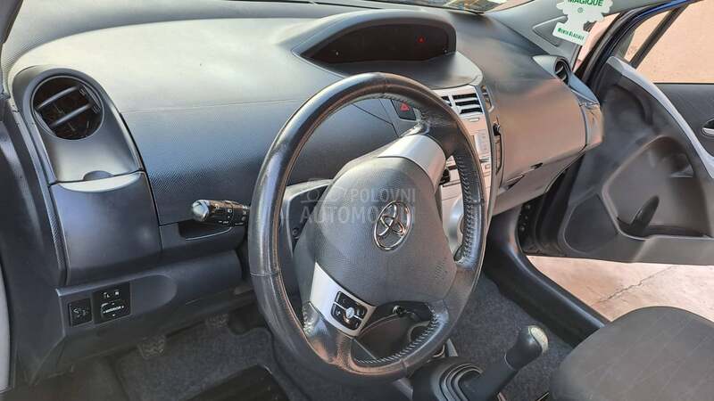 Toyota Yaris 1,0 b dig kl ima