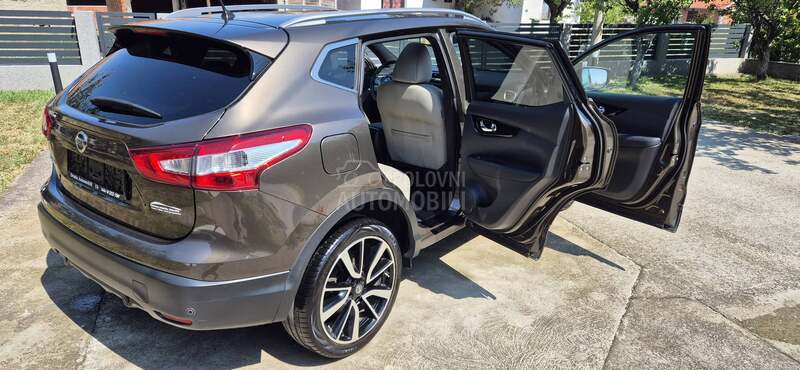 Nissan Qashqai Nav. kam. pano.