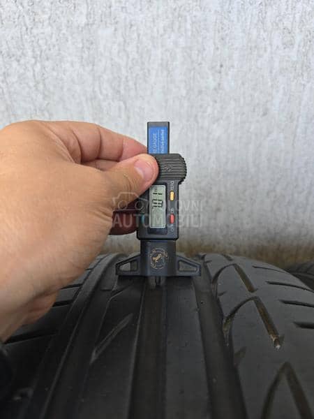 Bridgestone 225/40 R19 Letnja