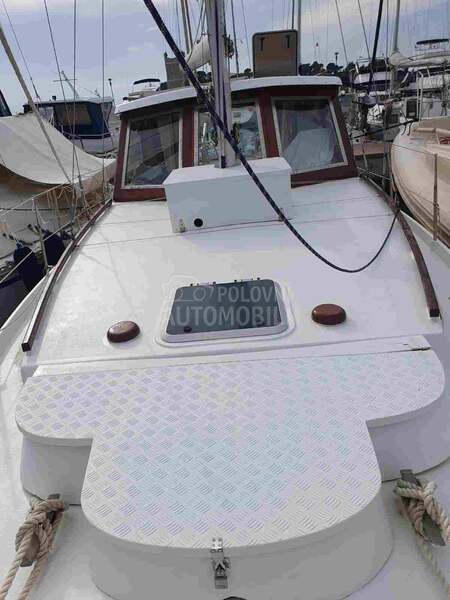 Ferretti Altura 33