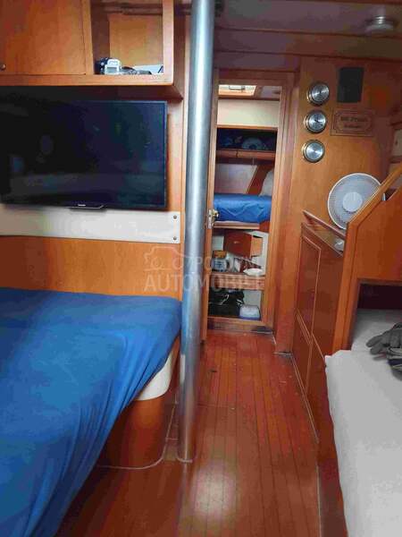 Ferretti Altura 33