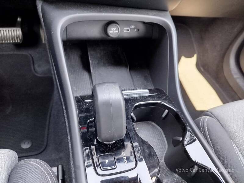 Volvo XC40 2.0 B3 PLUS DARK A/T