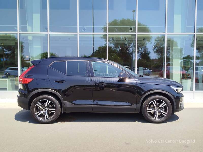 Volvo XC40 2.0 B3 PLUS DARK A/T