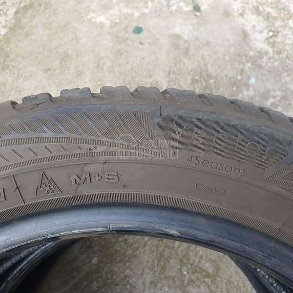 Goodyear 195/55 R16 Zimska