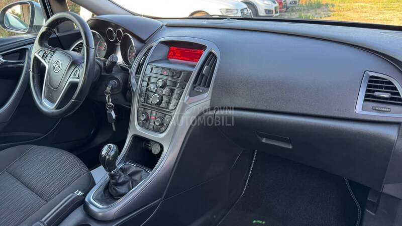 Opel Astra J 1.7CDTI COSMO/SPORT
