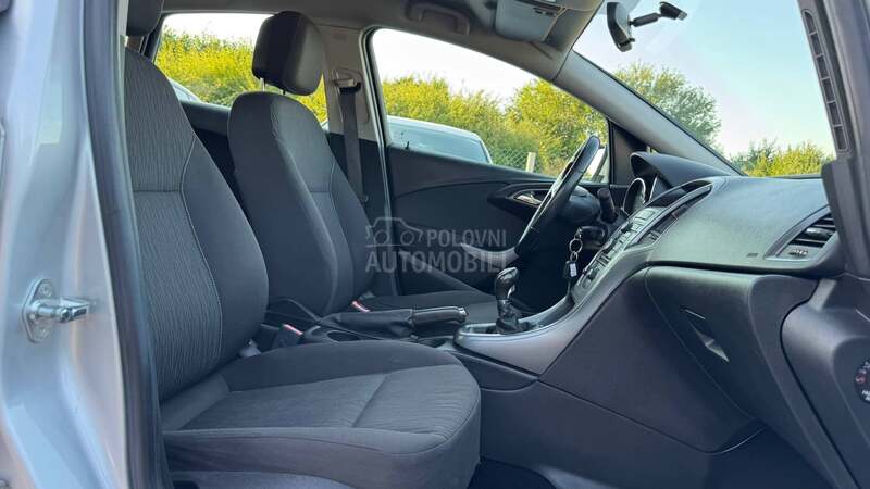 Opel Astra J 1.7CDTI COSMO/SPORT