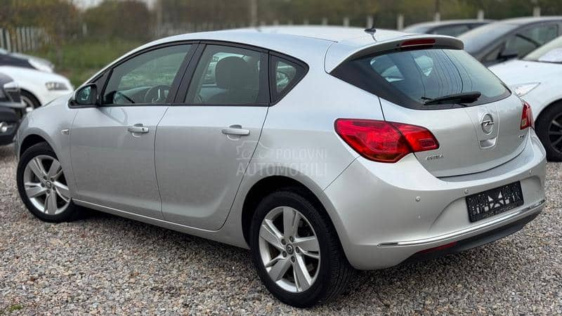 Opel Astra J 1.7CDTI COSMO/SPORT
