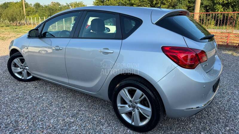 Opel Astra J 1.7CDTI COSMO/SPORT