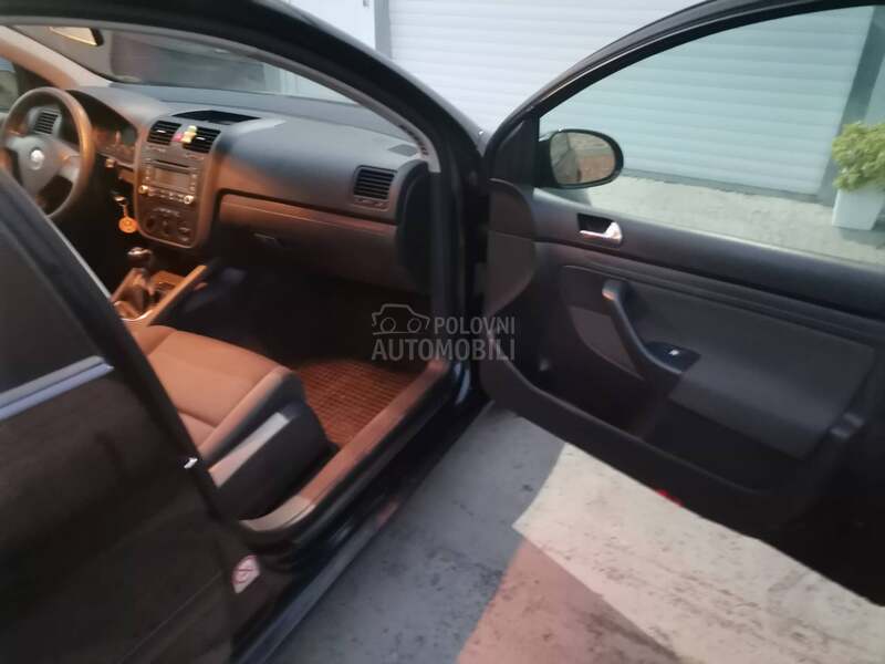 Volkswagen Golf 5 Lutkicaaa