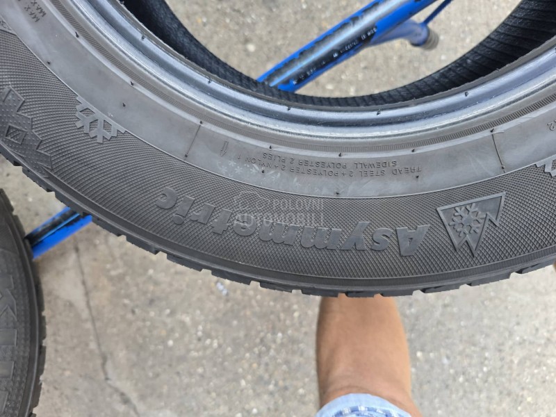 Kumho 215/70 R16 Zimska