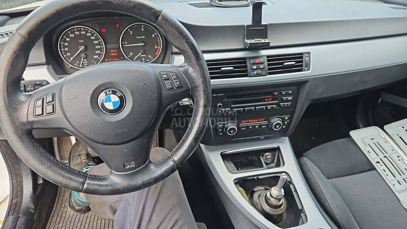 Kompletan auto u delovima E90