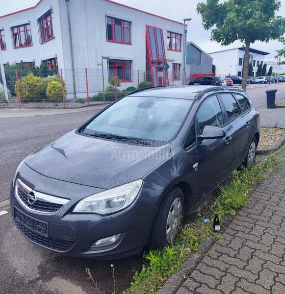 Opel Astra J 