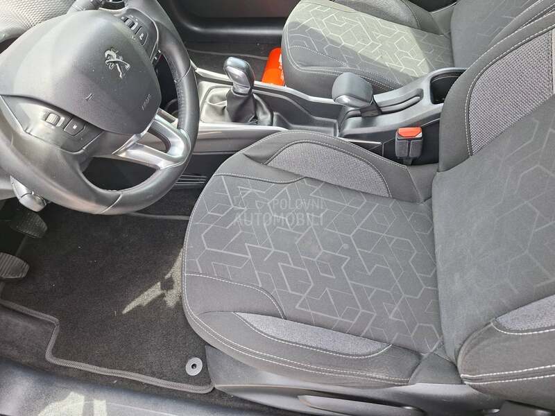 Peugeot 2008 1,2 STYLE