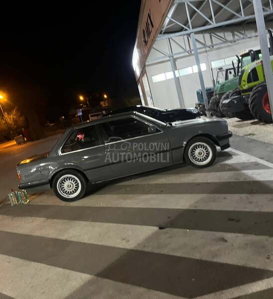 BMW 318 e30