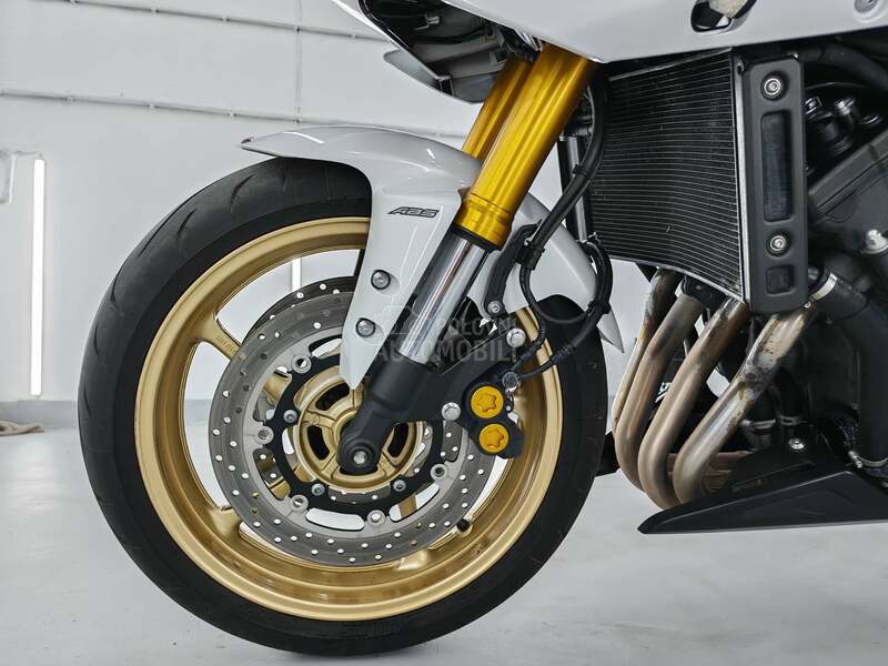 Yamaha Fazer 8