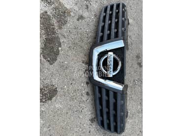 Ukrasna maska sa znakom za Nissan Qashqai od 2007. do 2010. god.