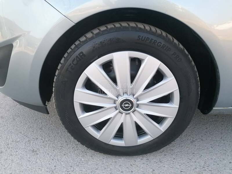 Opel Meriva 1.4i ESSENTIA CH