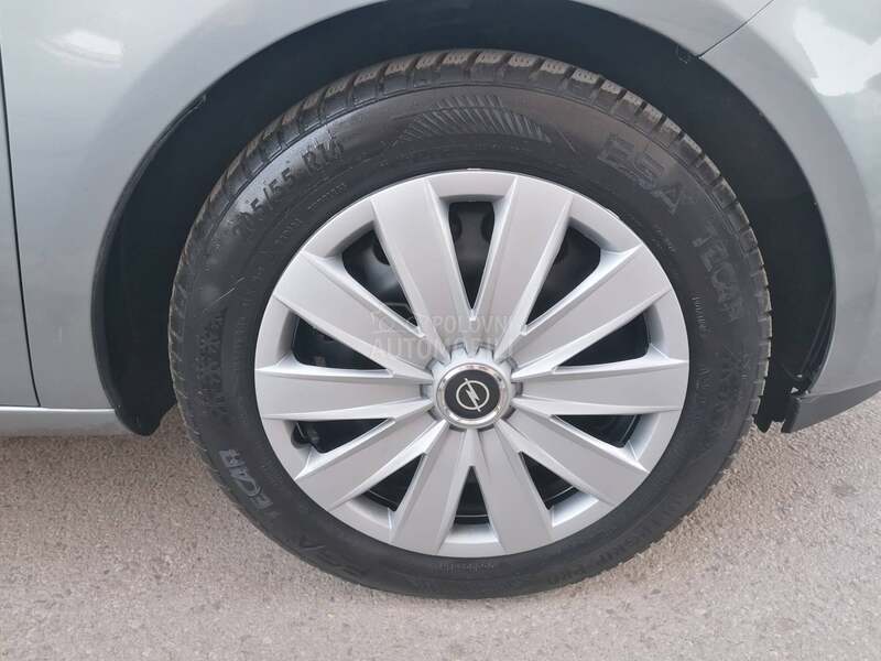 Opel Meriva 1.4i ESSENTIA CH