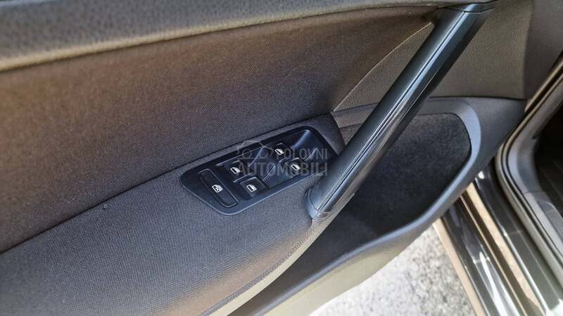 Volkswagen Golf 7 1.6tdi 105k/POČETNIK