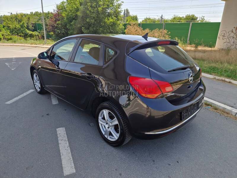 Opel Astra J 1.7 CDTI Edition