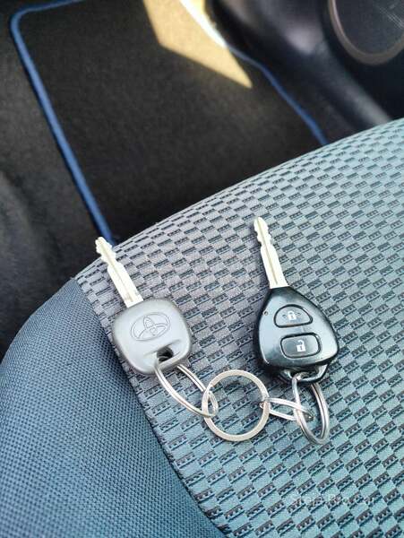 Toyota RAV 4 2.2D 4X4 NAV1