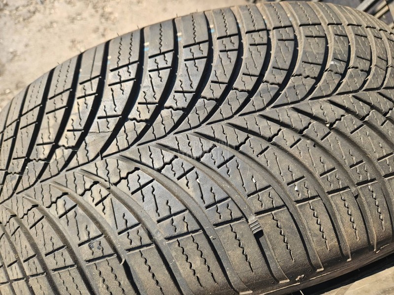 Goodyear 215/50 R18 Sve sezone