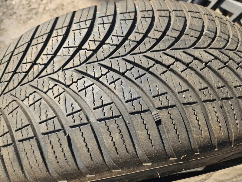 Goodyear 215/50 R18 Sve sezone