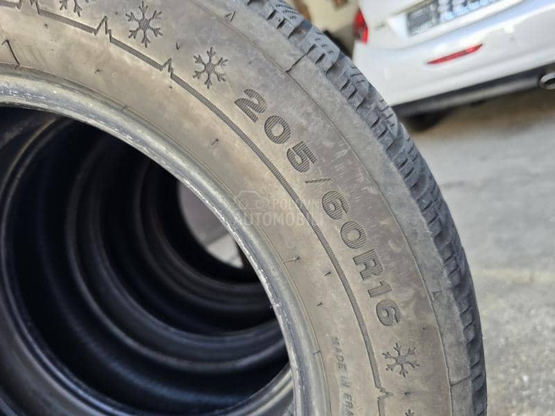 Dunlop 205/60 R16 Zimska