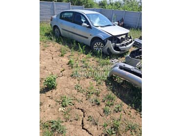 Renault Megane Sedan 2004. god. -  kompletan auto u delovima