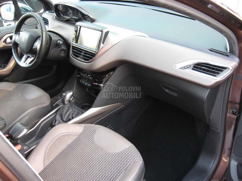 Peugeot 2008 1.2 ALLURE