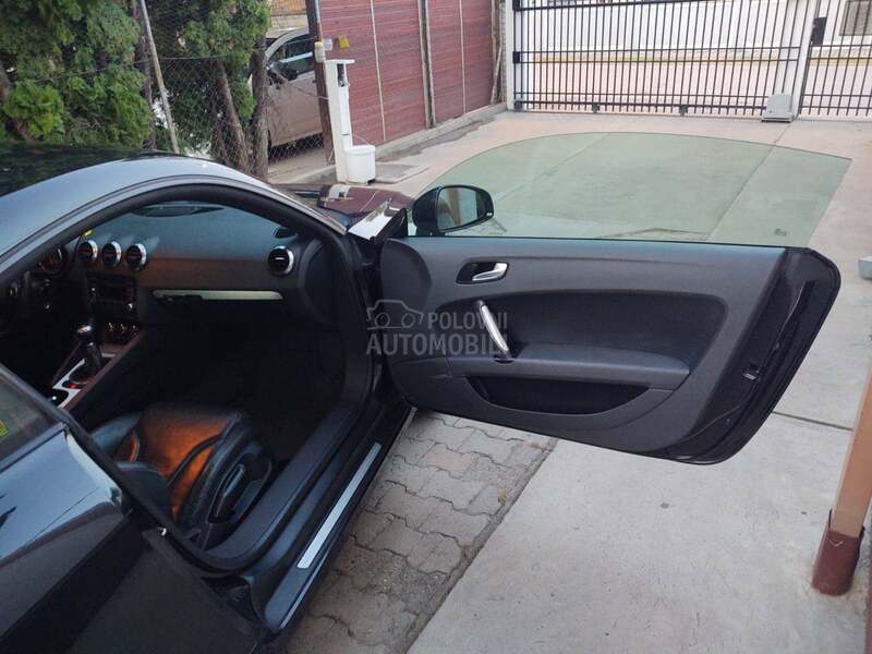 Audi TT 2.0 TFSI  o.p.i.s..