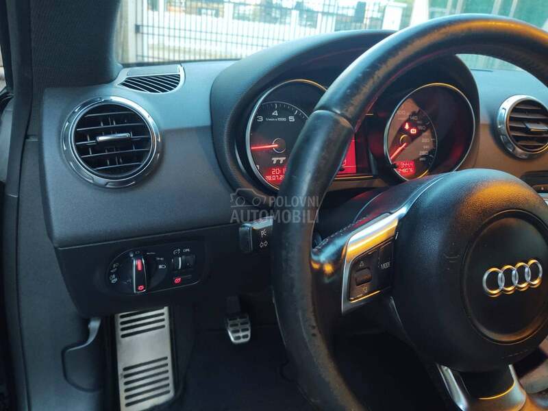 Audi TT 2.0 TFSI  o.p.i.s..